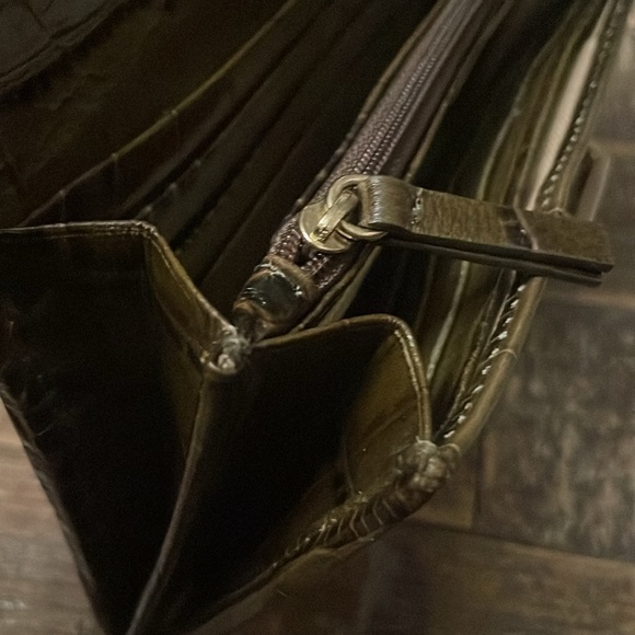 Olive Green Genuine Leather Croc Embossed Wallet🖤 - Picture 9 of 13